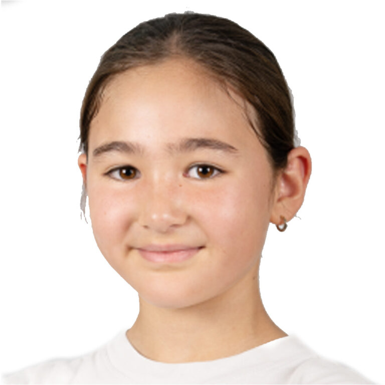 Mia Kretzer headshot